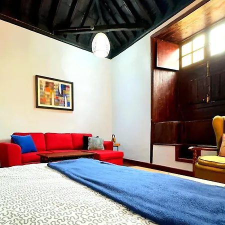 Apartment Elegant In The Heart Of 100 Sqm Parking Available