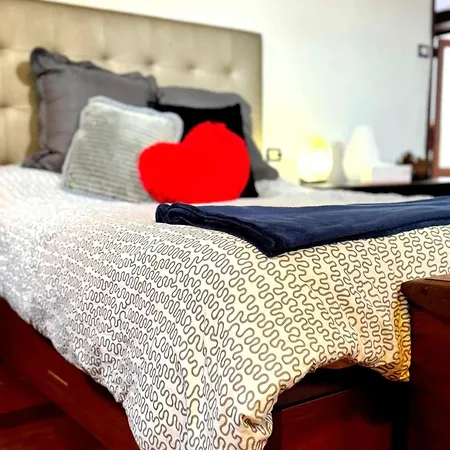 Cozy In Of 100 M² With View Hébergement de vacances *